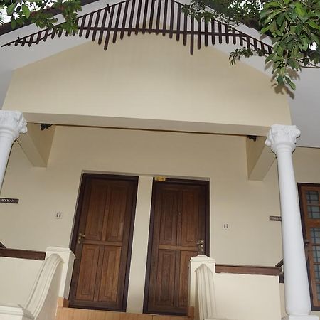Soma Birds Lagoon Hotel Kotamangalam Exterior foto