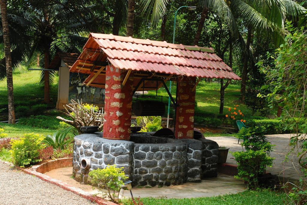 Soma Birds Lagoon Hotel Kotamangalam Exterior foto