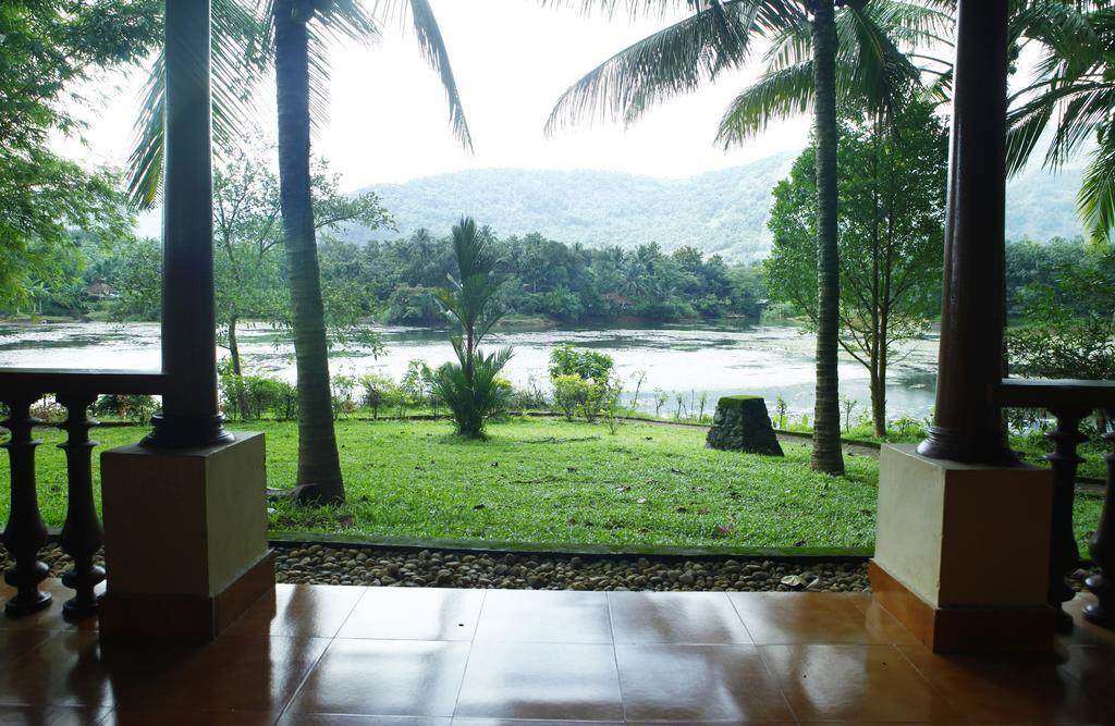 Soma Birds Lagoon Hotel Kotamangalam Exterior foto