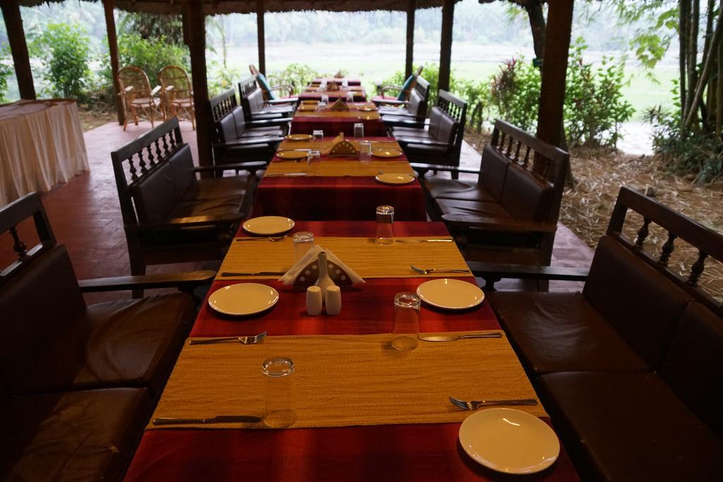 Soma Birds Lagoon Hotel Kotamangalam Exterior foto