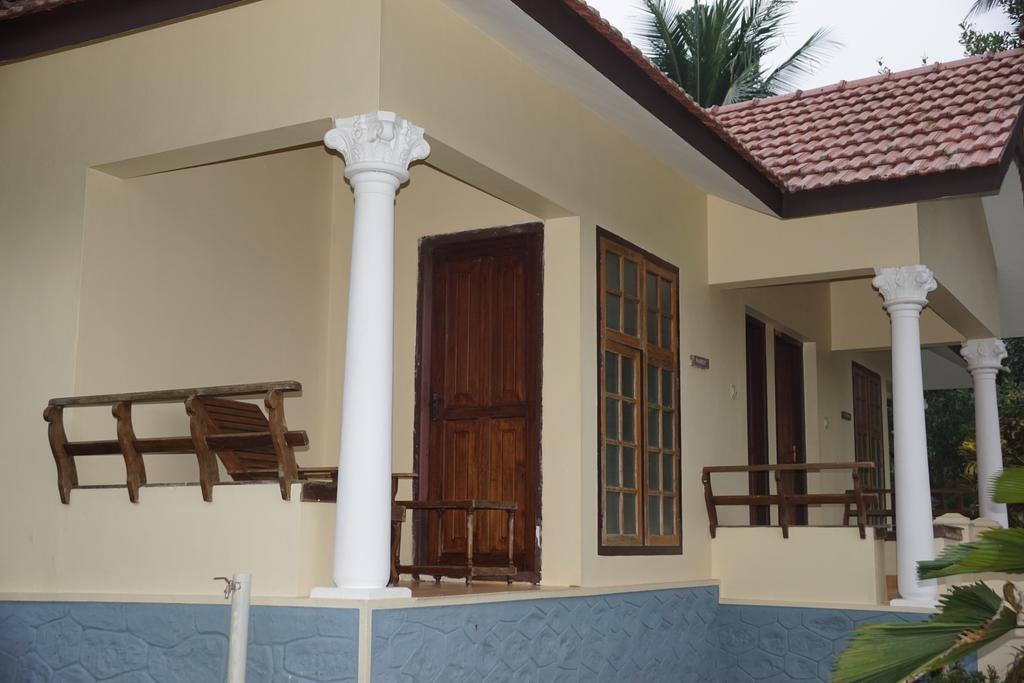 Soma Birds Lagoon Hotel Kotamangalam Exterior foto