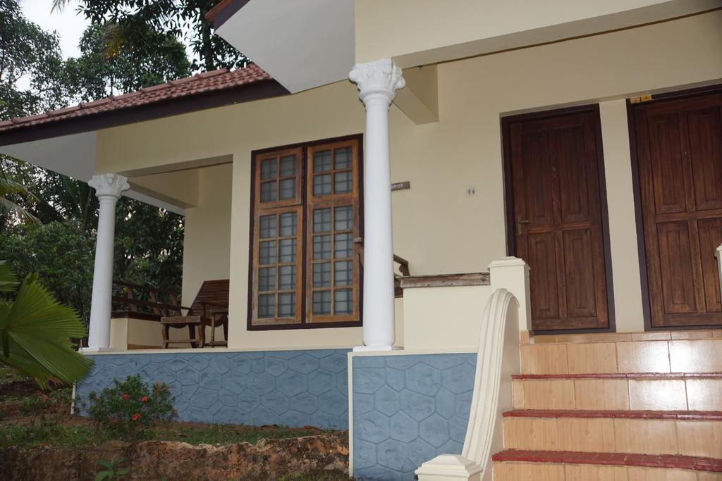Soma Birds Lagoon Hotel Kotamangalam Exterior foto