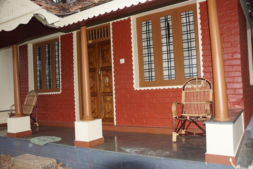 Soma Birds Lagoon Hotel Kotamangalam Exterior foto